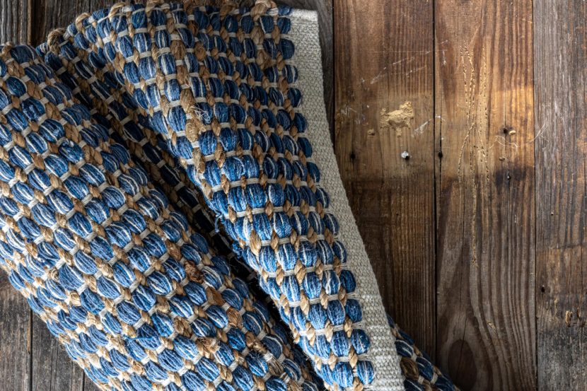 Navigare con stile: il fascino dei tappeti personalizzati per barche